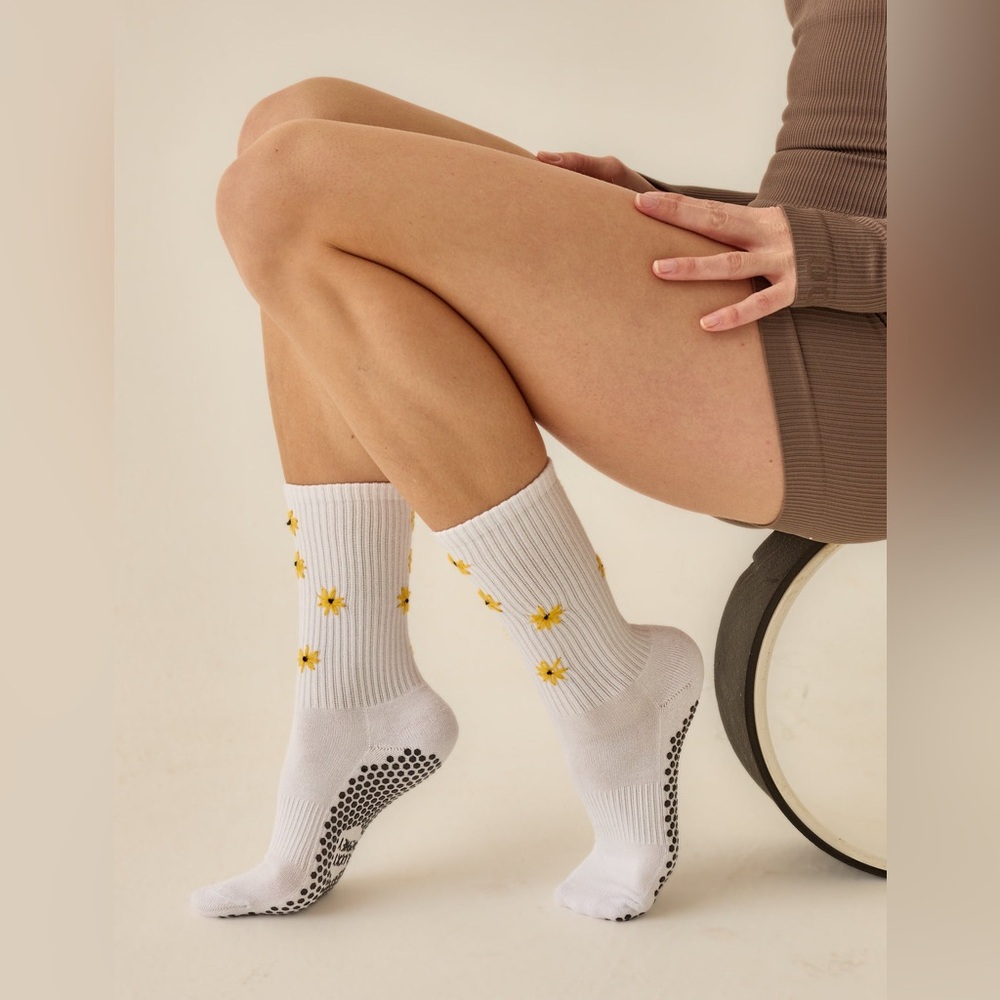 Lucky Honey Grip Sock - The Daisy Sock - NWT
Pilates / Barre